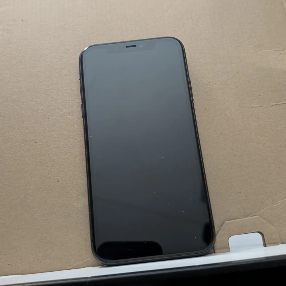 Apple iPhone 11 - Sleek Black - Picture 5 of 6